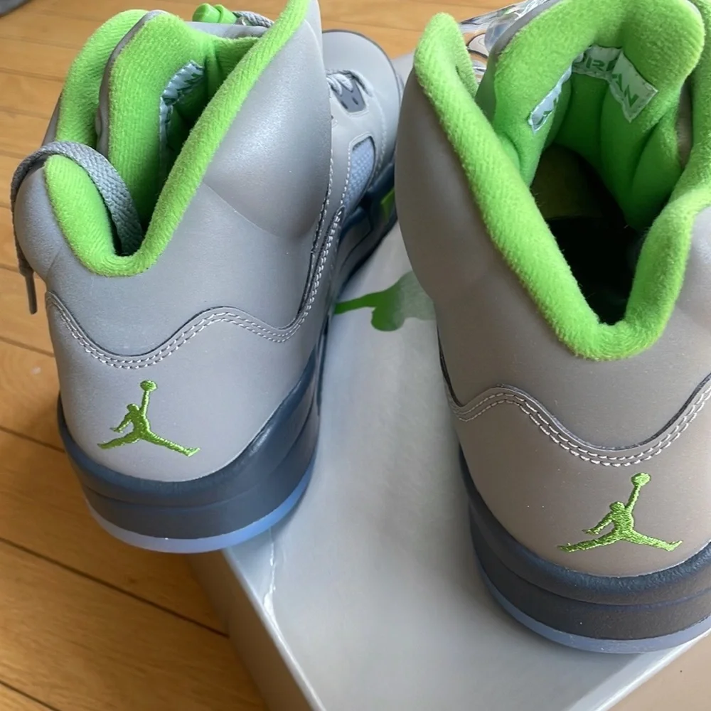 AUTHENTIC RARE  MENS JORDAN RETRO SILVER GREEN GREY SNEAKERS *NIB* SIZE 9.5